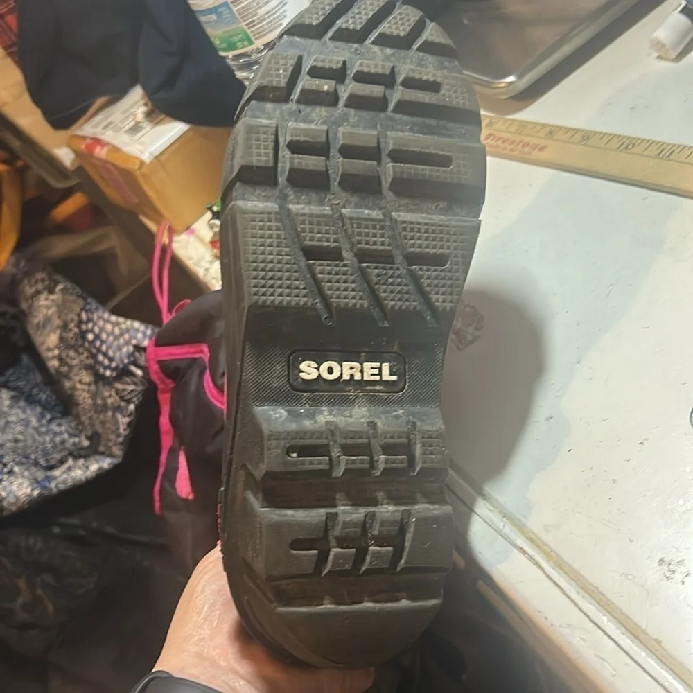 Women's Sorel Snow Boots Black/ Hot Pink Size 5